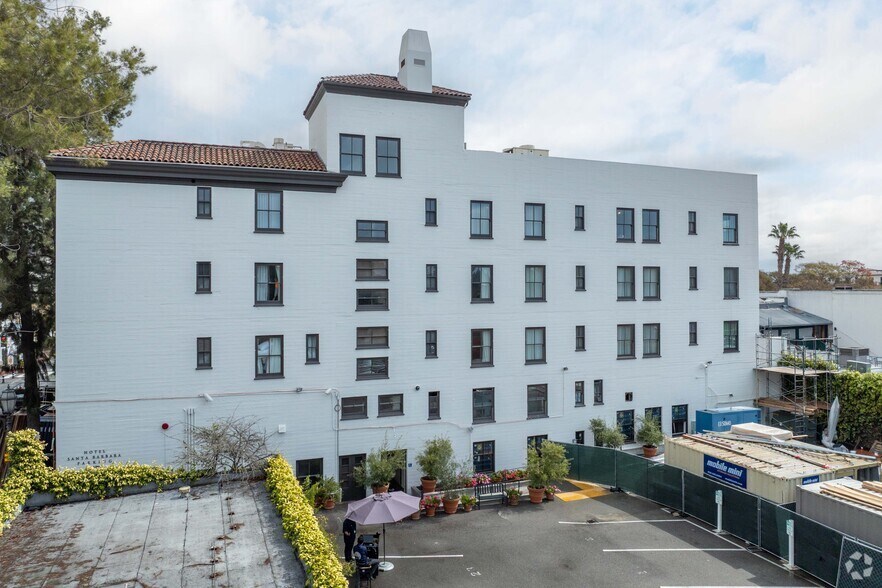 More Photos Of 527-537 State St, Santa Barbara Hotel For Lease