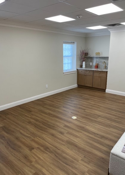 More Photos Of 311 Barnum Ave, Port Jefferson Medical For Sale