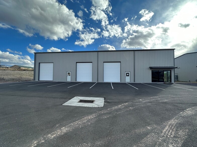 More Photos Of 452 Plane, Gypsum Warehouse For Lease