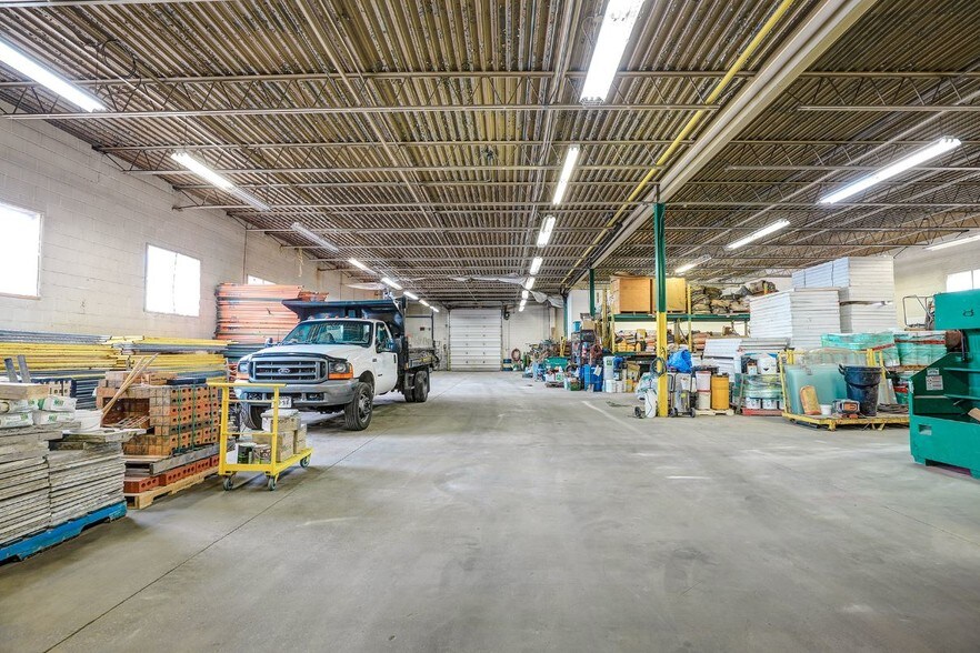 More Photos Of 1220 Matheson Blvd E, Mississauga Warehouse For Sale