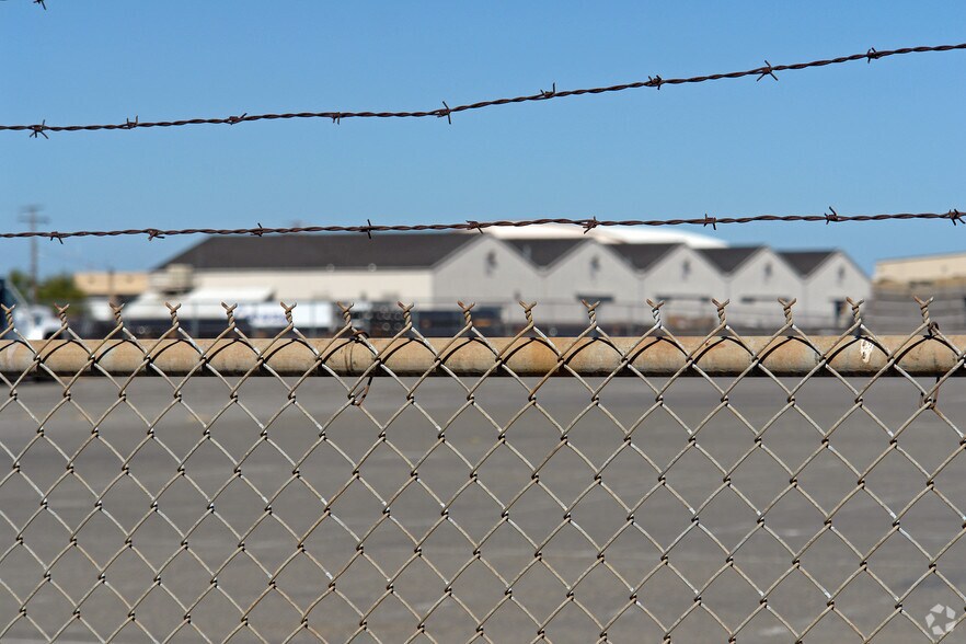 More Photos Of 4710 Patrol Rd, Mcclellan Warehouse For Lease