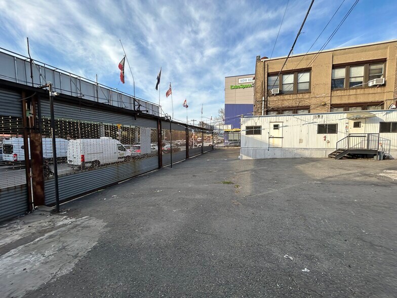 More Photos Of 122 18th St, Brooklyn Land For Lease