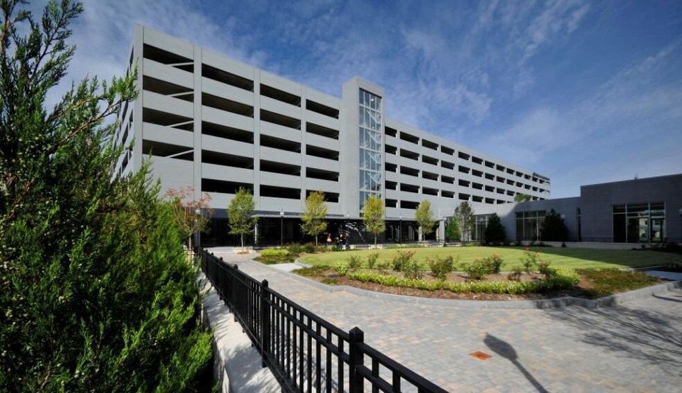 More Photos Of 100 E Capitol St, Jackson Parking Garage For Lease