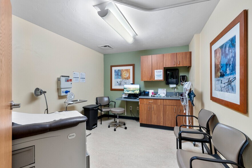 More Photos Of 445 S Adams St, Green Bay Office For Lease