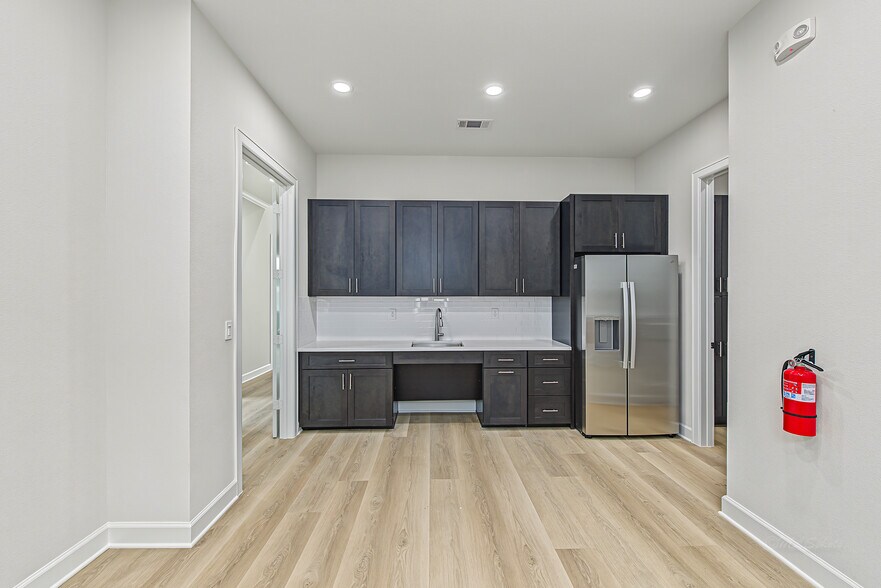 More Photos Of 8503 Union Chappel Rd, Fulshear Office For Sale