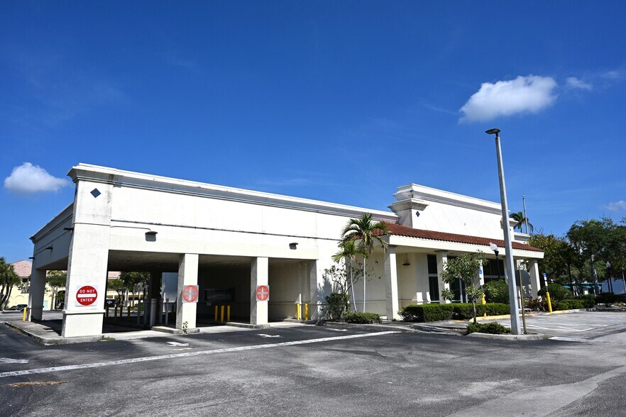 More Photos Of 150 Tequesta Dr, Tequesta Bank For Sale