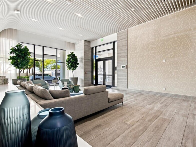 More Photos Of 2920-2950 NE 207th St, Aventura Unknown For Lease