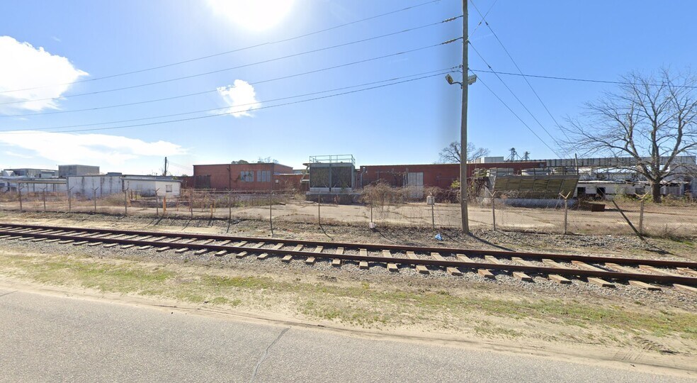 More Photos Of 201 E Armfield St, Saint Pauls Manufacturing For Lease