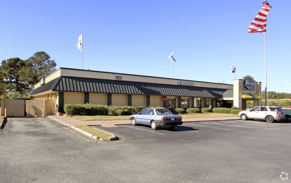 Primary Photo Of 3 Gateway Blvd S, Savannah Restaurant For Lease