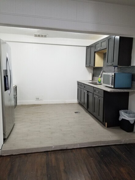 More Photos Of 910 E Sahara Ave, Las Vegas Loft Creative Space For Lease