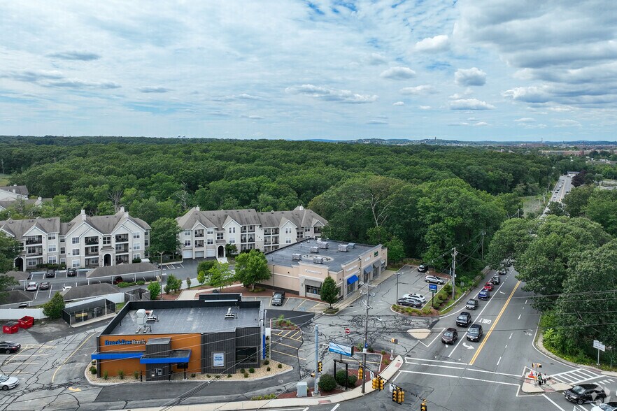 More Photos Of 435 Winthrop Ave, Lawrence Freestanding For Lease