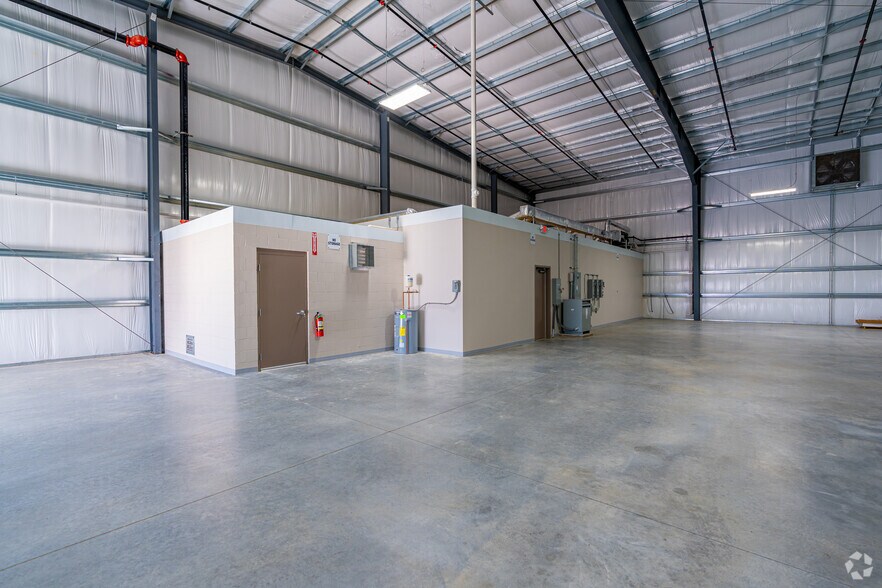 More Photos Of 1781 Kitty Hawk Dr, Elizabethtown Warehouse For Sale