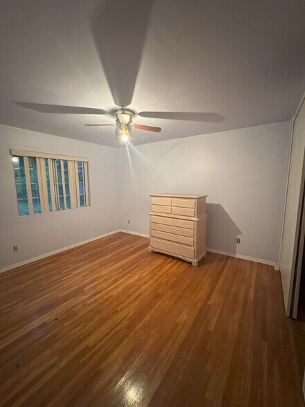 More Photos Of 10811 Amigo Ave, Porter Ranch Specialty For Sale