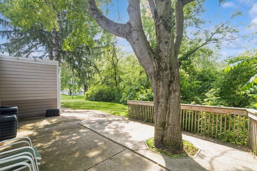 More Photos Of 2019-2025 Main Street Rd, Spring Grove Freestanding For Sale