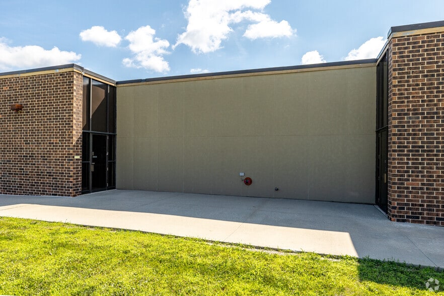 More Photos Of 3127 SW 61st St, Des Moines Warehouse For Lease