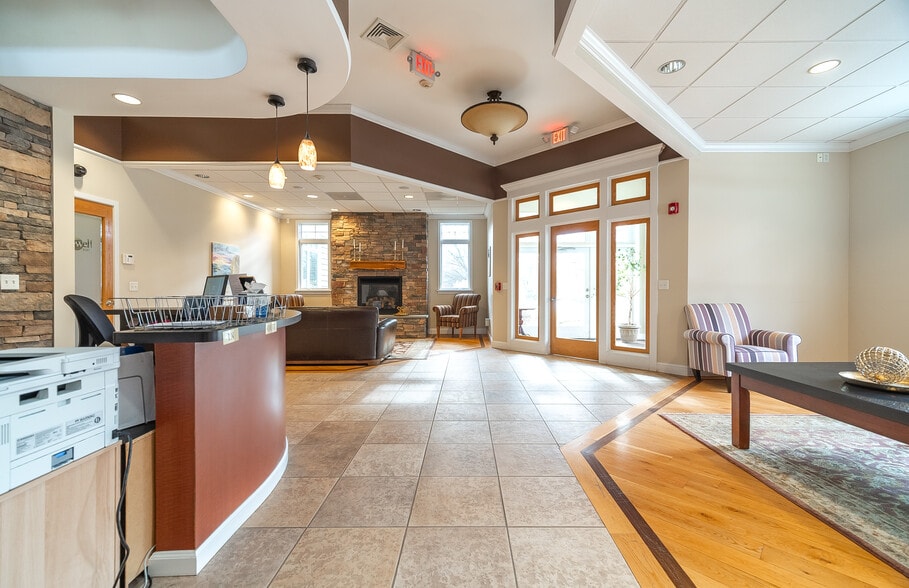 More Photos Of 30 Country Squire Dr, Cromwell Medical For Sale