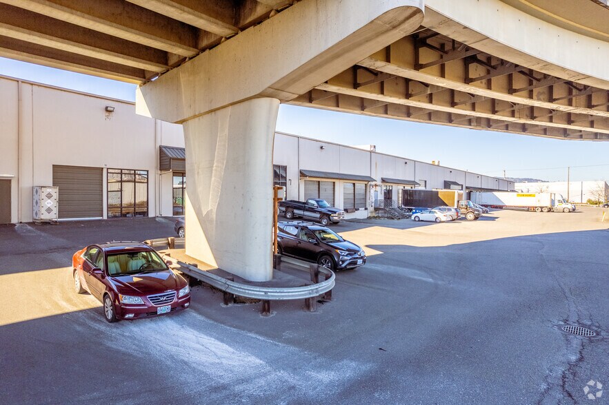 More Photos Of 3342 NW 26th Ave, Portland Warehouse For Lease