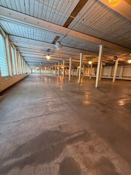 More Photos Of 422B N 3rd St, Albemarle Warehouse For Lease
