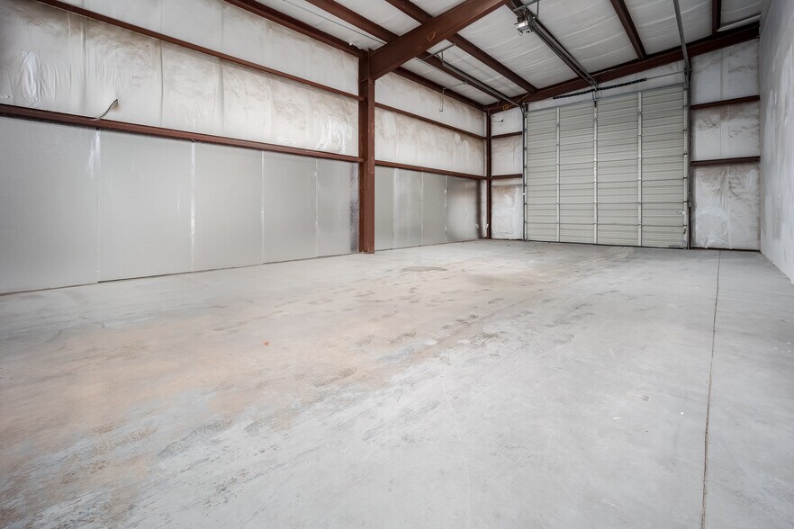 More Photos Of 2756 Broce Dr, Norman Warehouse For Lease