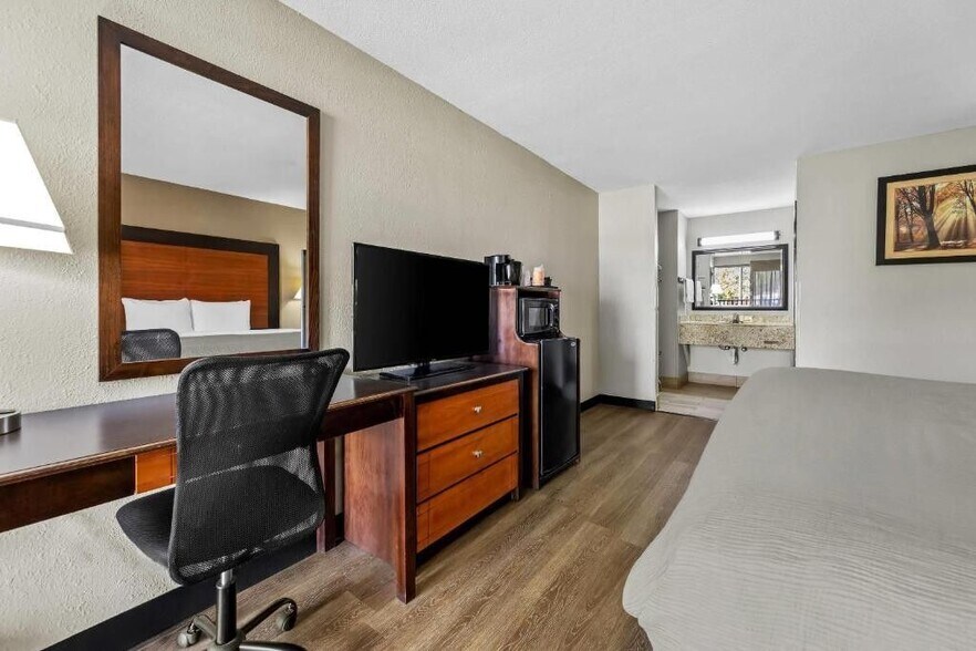 More Photos Of 1035 Highway 49 S, Richland Hotel For Sale