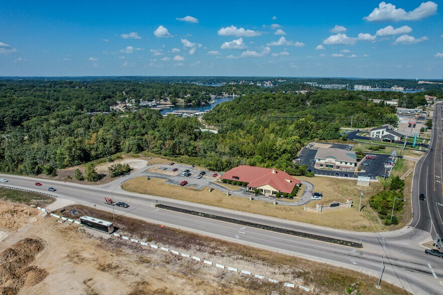 More Photos Of 109 Horseshoe Bend Pky, Lake Ozark Office For Sale