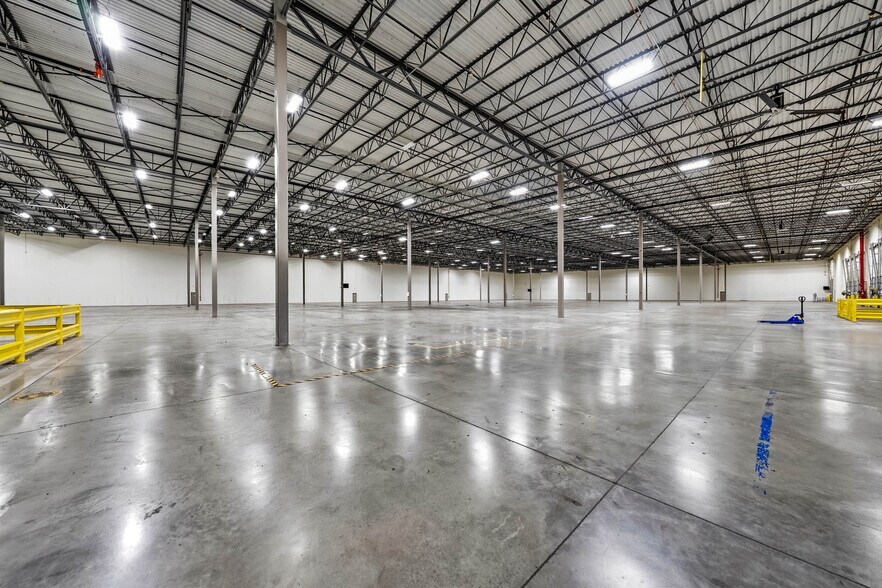 More Photos Of 4689 Industry Dr, Medford Distribution For Lease