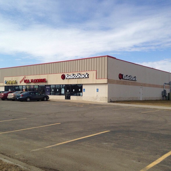 More Photos Of 396 Schilling Dr S, Dundas Storefront For Lease