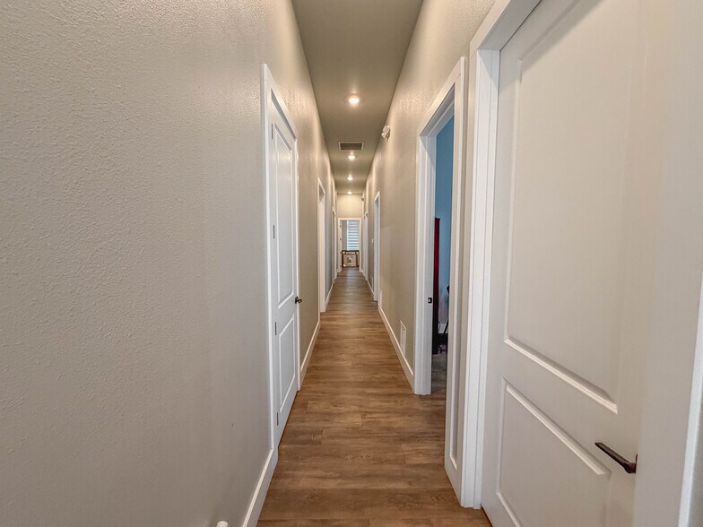More Photos Of 1348 W US Highway 287 Byp, Waxahachie Office For Lease