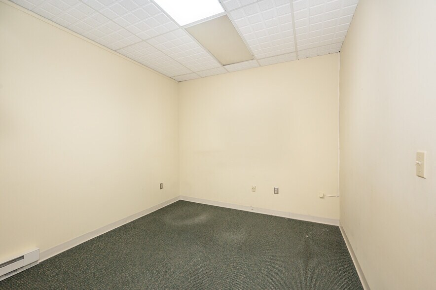More Photos Of 323 W Superior St, Duluth Storefront Retail Office For Sale