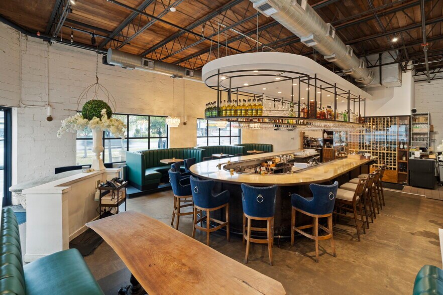 More Photos Of 1344 Yale St, Houston Restaurant For Sale