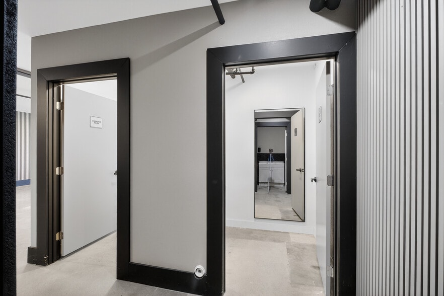 More Photos Of 4125 Market St, Ventura Light Manufacturing For Sale