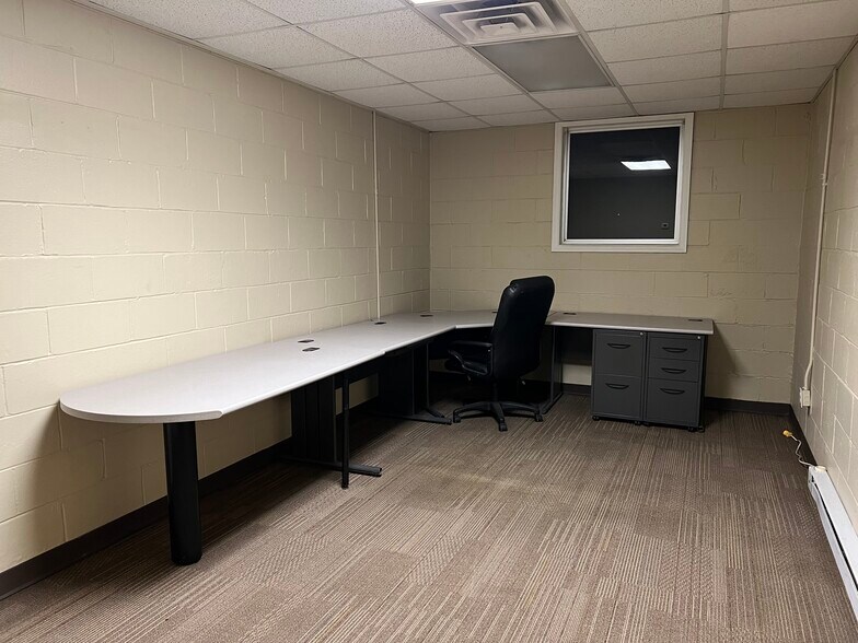 More Photos Of 949 Carl Vison Parkway, Centerville Light Distribution For Lease