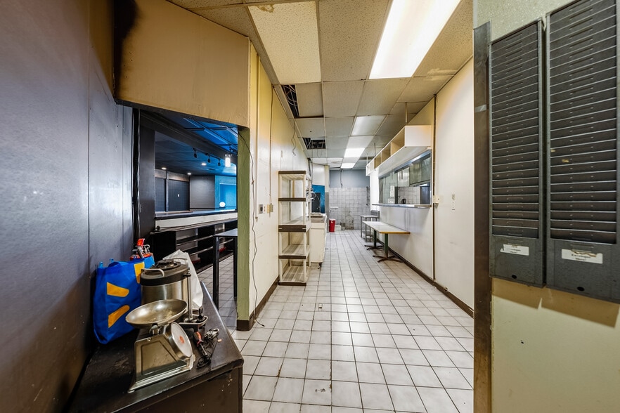 More Photos Of 2345 Ashland St, Ashland Freestanding For Lease