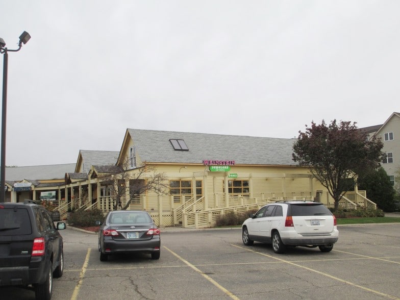 More Photos Of 41990-42040 Grand River Ave, Novi Unknown For Lease