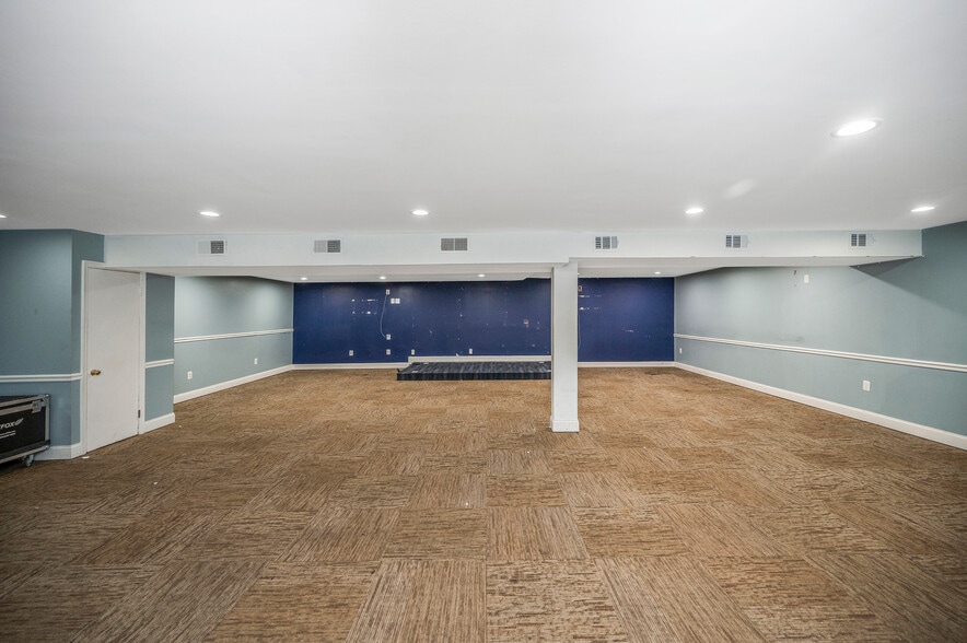 More Photos Of 1502 Featherstone Rd, Woodbridge Medical For Sale