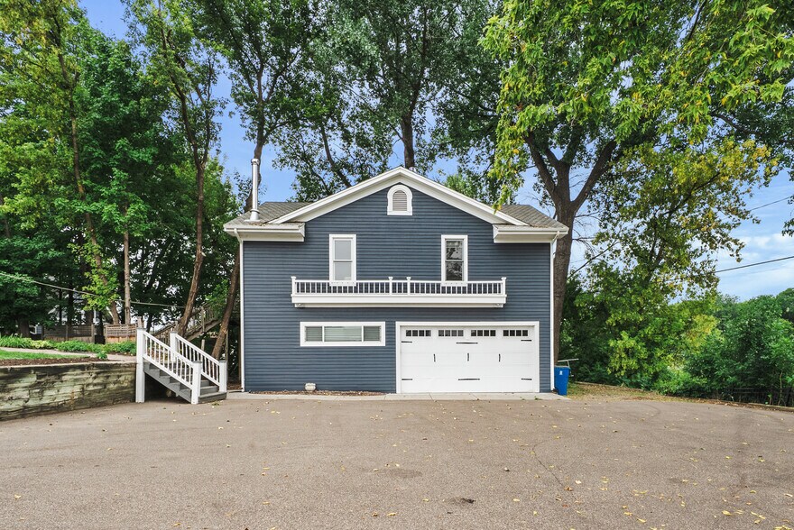 More Photos Of 371 Water St, Excelsior Hospitality For Sale