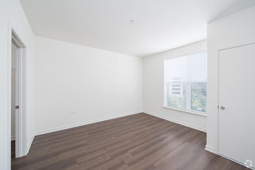 More Photos Of 122 E Northwest Hwy, Mount Prospect Apartments For Lease