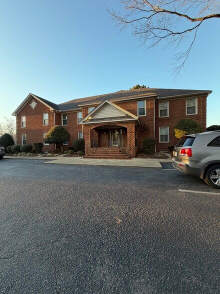 More Photos Of 628 Cedar Rd, Chesapeake Office For Lease