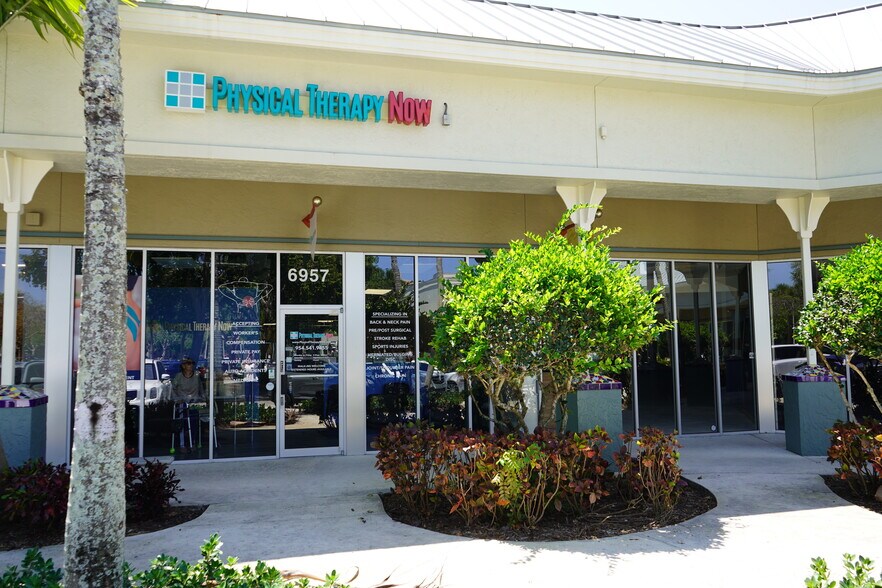 More Photos Of 6903-6989 W Broward Blvd, Plantation Freestanding For Lease