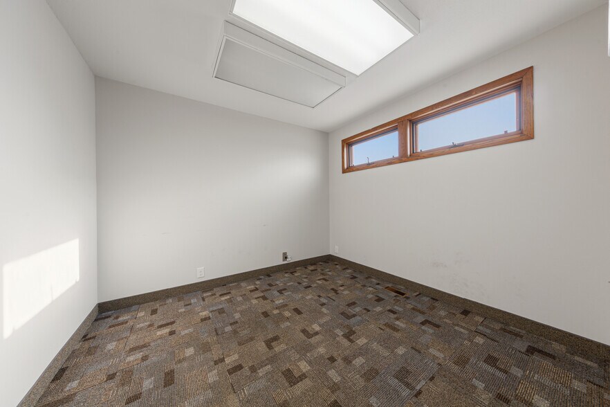 More Photos Of 152 E Pearl St, Owatonna Office For Sale