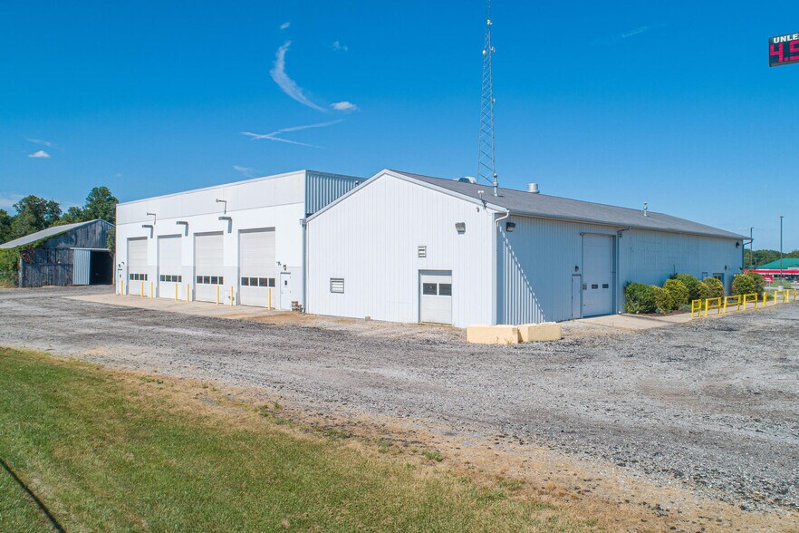 More Photos Of 1116 W County Road 450 N, Brazil Truck Terminal For Lease