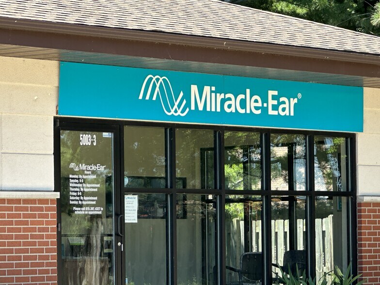 More Photos Of 5003 Hononegah Rd, Roscoe Freestanding For Sale