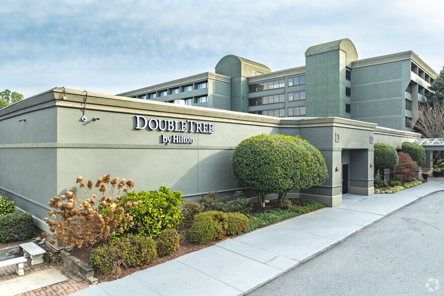Primary Photo Of 2055 S Park Pl SE, Atlanta Hotel For Sale