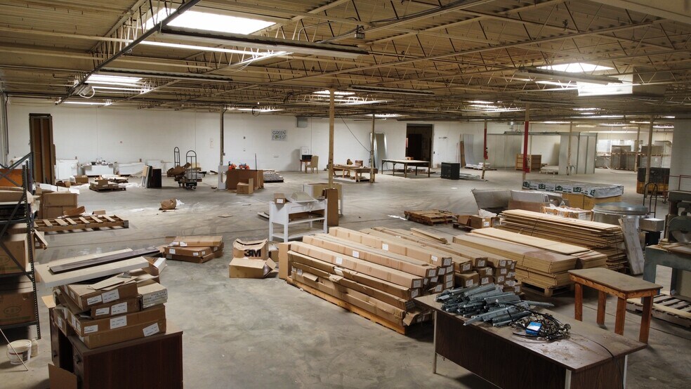 More Photos Of 2615 Elmhurst Ln, Portsmouth Warehouse For Lease