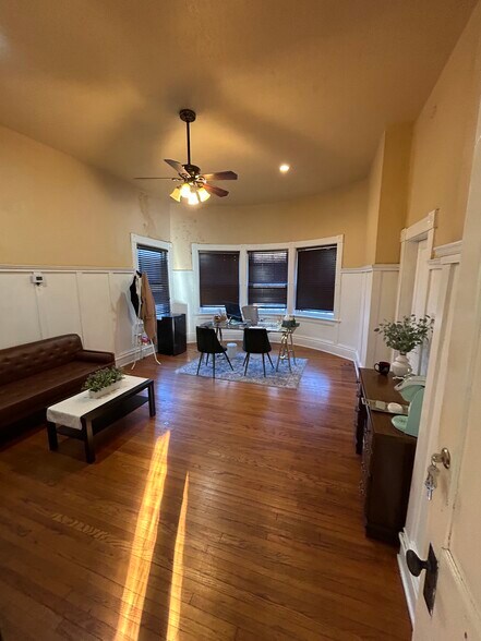 More Photos Of 526 Greenup St, Covington Office For Sale
