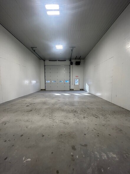 More Photos Of 20 Riverland Rd, Canterbury Flex For Lease