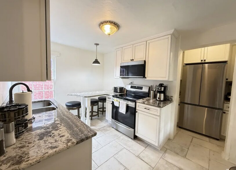 More Photos Of 1004 Park Ave, Galena Specialty For Sale