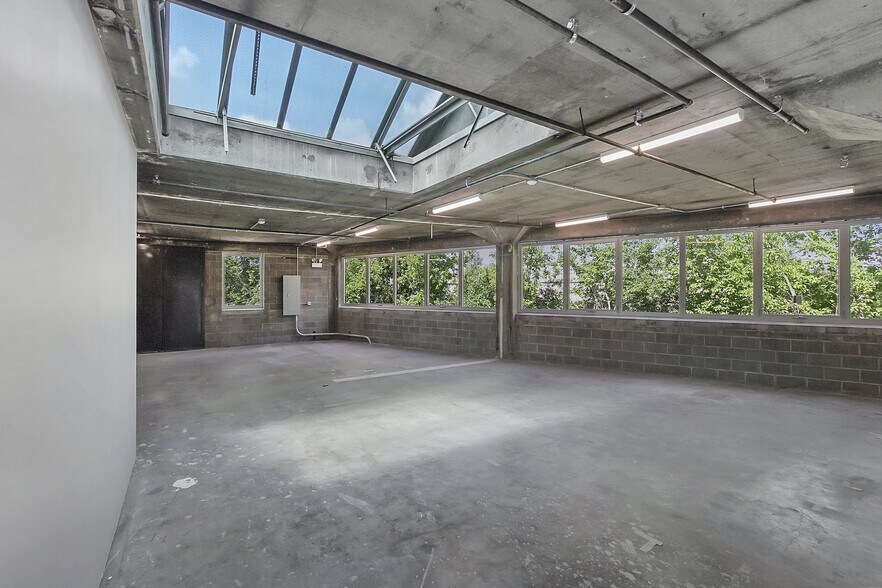 More Photos Of 4701-4715 N Lamon Ave, Chicago Warehouse For Lease