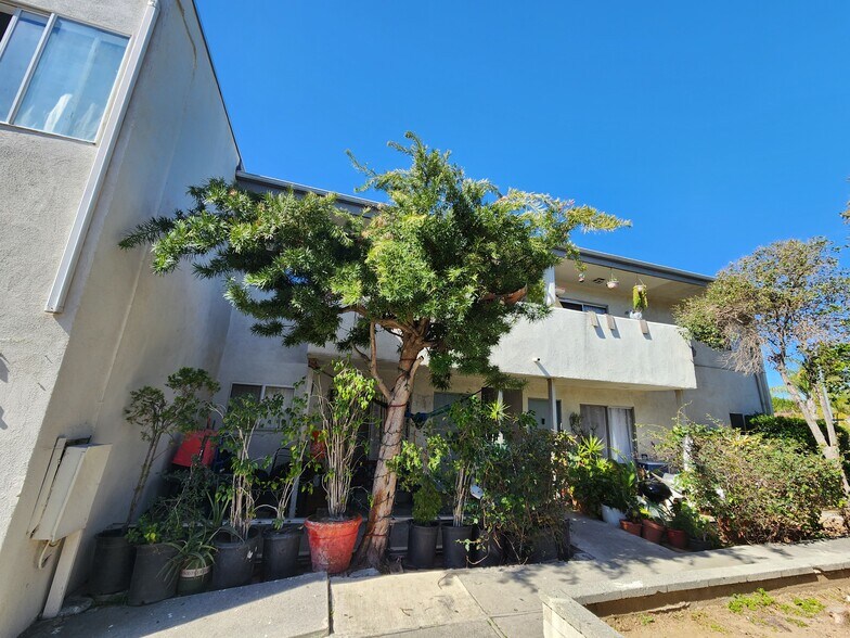 More Photos Of 14700 Hubbard Ave, San Fernando Apartments For Sale