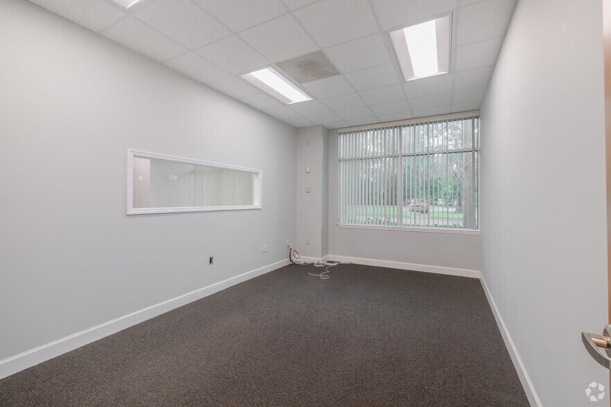 More Photos Of 735 Johnnie Dodds Blvd, Mount Pleasant Medical For Lease